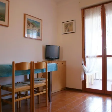 Apartment With Shared Pools * Бібіоне