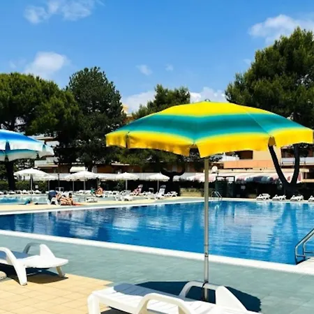 Apartamento With Shared Pools