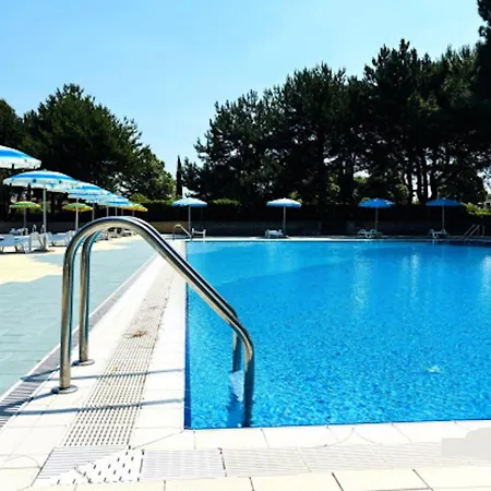 With Shared Pools Apartamento