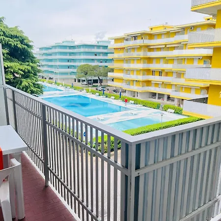 With Shared Pools アパート ビビオーネ