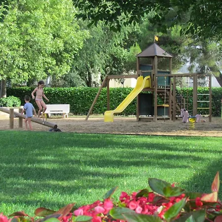 アパート With Shared Pools ビビオーネ