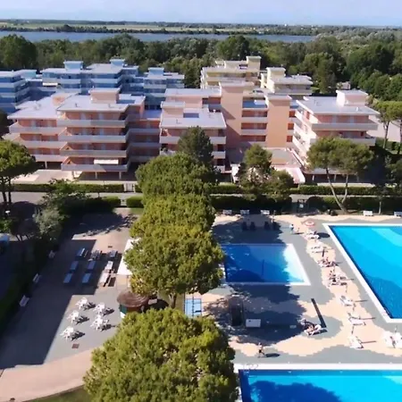 With Shared Pools Apartamento