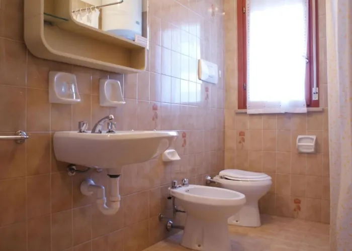 With Shared Pools شقة